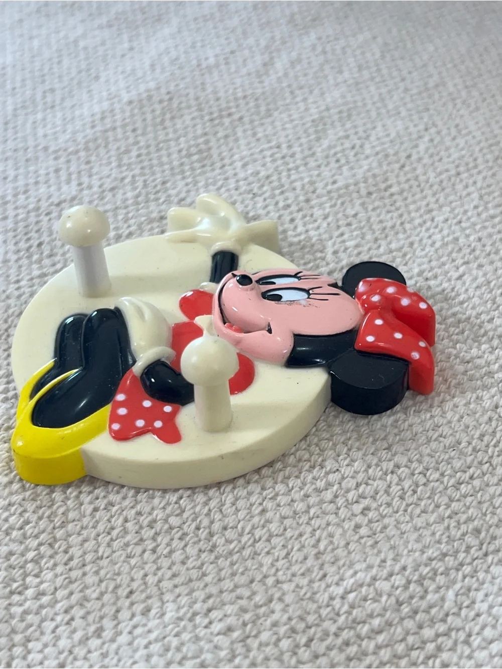 Vintage Disney Minnie Mouse Fridge Magnet hook pegs 1995 Disneyland Collectible